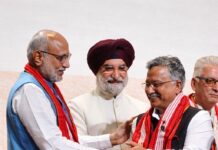 उपराष्ट्रपति ने यूकॉस्ट महानिदेशक प्रो. दुर्गेश पंत को किया सम्मानित